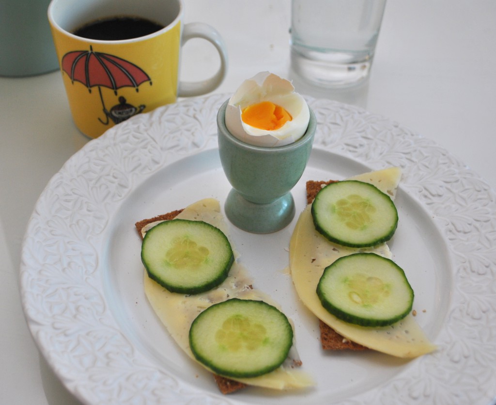 Frukost med ägg och Finn Crisp